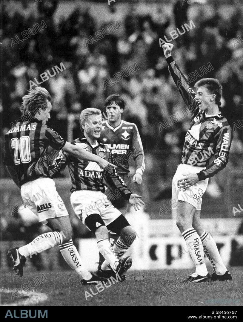 GÖTEBORG 1990-04-19.. Magnus Gustafsson - fotbollsspelare i Gais och han har förmodligen precis gjort mål. *** Local Caption *** GP Foto: Magnus Sundberg / Kamerareportage / TT / Kod: 2524.