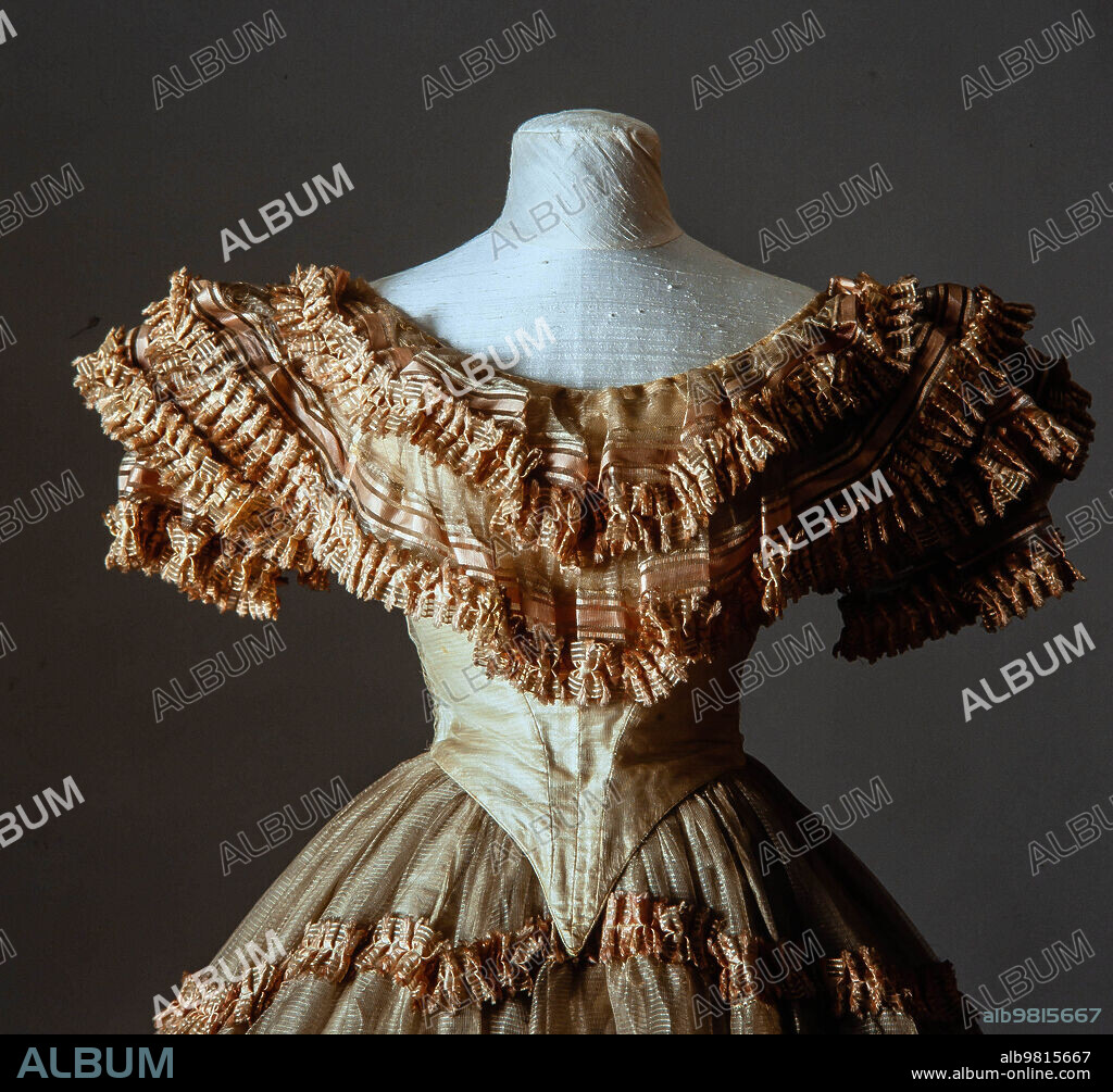 Vestido femenino, siglo XIX. Museu Textil i d'Indumentaria de Barcelona.