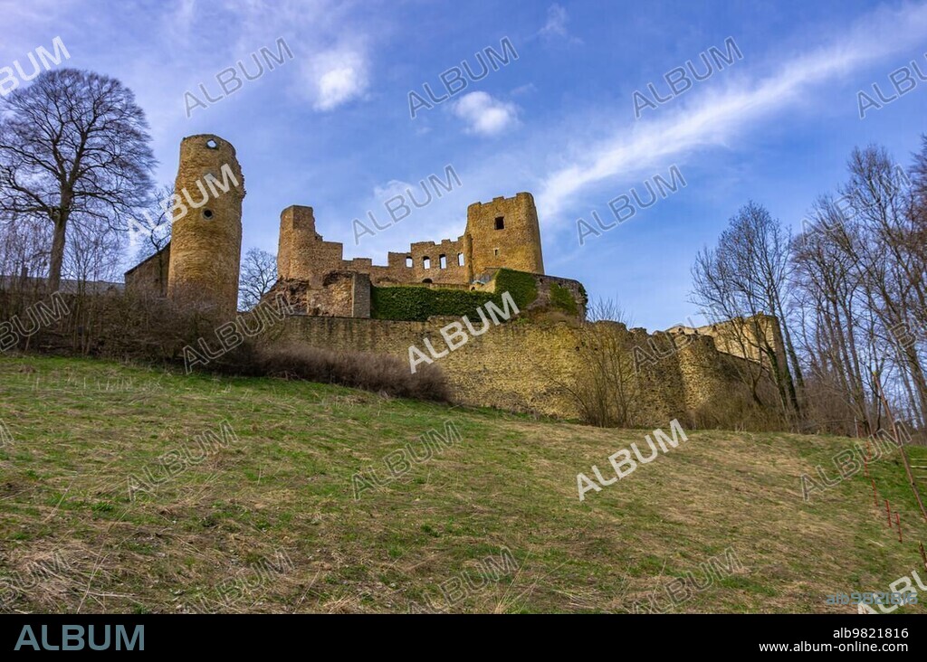 The remains of Frauenstein Castle ruins from the east, Frauenstein in the Ore Mountains, Saxony, Germany