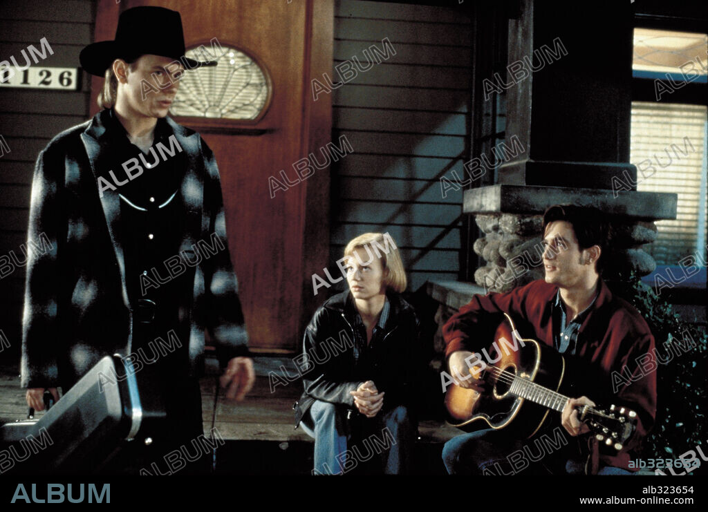 DERMOT MULRONEY, RIVER PHOENIX and SAMANTHA MATHIS in THE THING CALLED LOVE, 1993, directed by PETER BOGDANOVICH. Copyright PARAMOUNT PICTURES / BATZDORFF, RON.