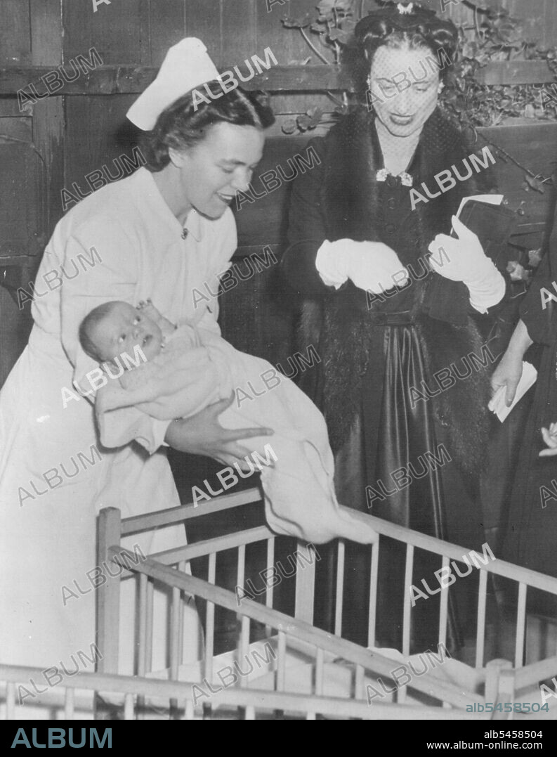Baby Steals The Show.
When the Duchess of Windsor Visited The In wood House, social Welfare Agency, In New York city October. 21 The baby Stole The Show. The Duchess is Interested in Infant Welfare work. October 22, 1941. (Photo by Associated Press Photo).