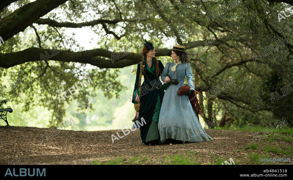 EVA GREEN and EVE HEWSON in THE LUMINARIES, 2020. Copyright BBC TWO/ SOUTHERN LIGHT FILMS/ WORKING TITLE TELEVISION.