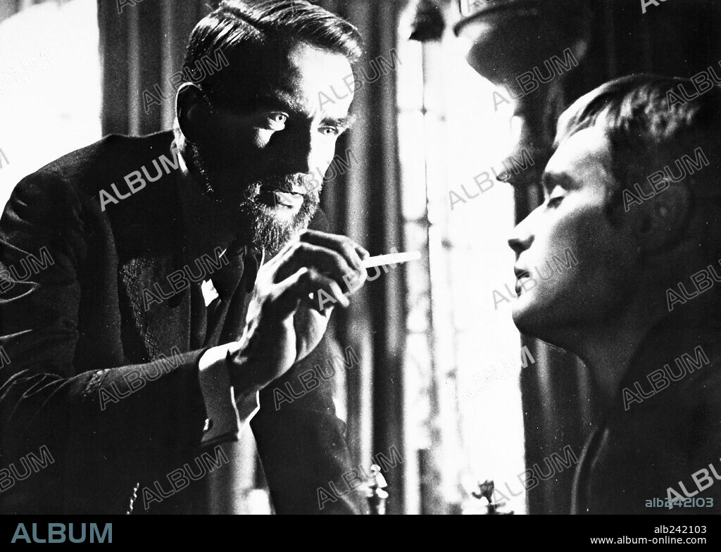 MONTGOMERY CLIFT en FREUD, PASIÓN SECRETA, 1962 (FREUD), dirigida por JOHN HUSTON. Copyright UNIVERSAL PICTURES.