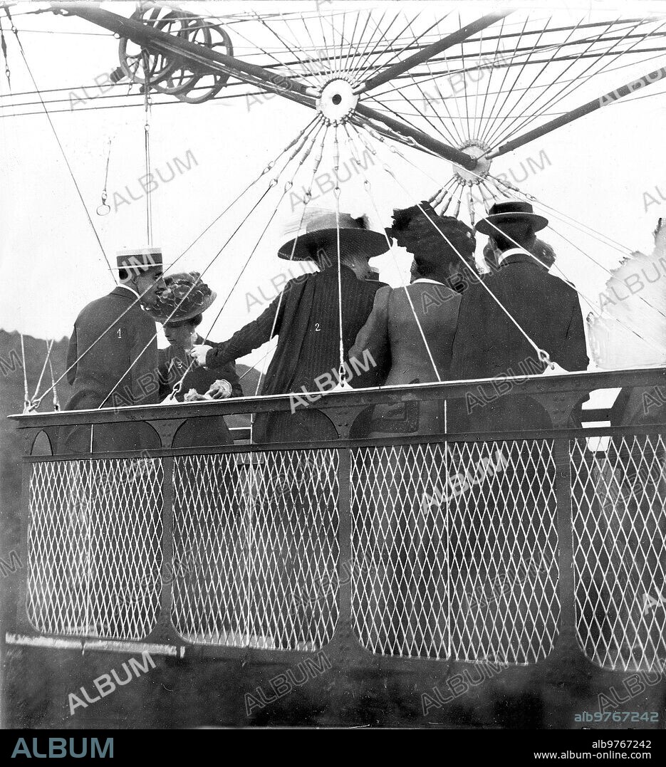 September 1910. The court's summer vacation in San Sebastián. HM the King (1), HM Queen Victoria Eugenia (2) and HM Queen María Cristina (3) on the Mount Ulía ferry.