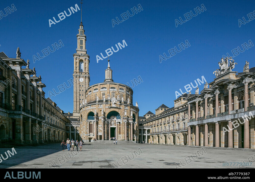 Spanien Gijón Asturien 0122 Universität 1946-56 in historistisch-neoklassischem Stil erbaut - größter Baukomplex der Franco-Zeit in Asturien Innenhof.