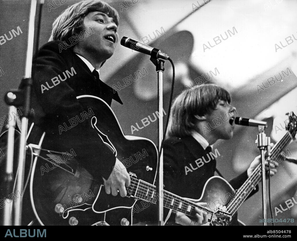 Tages Popgrupp Göteborg. Dannne Larsson o Göran Lagerberg på scen popgala i Malmö april 1965. (c) Rolf Zieger / Sydsvenskan / IBL.