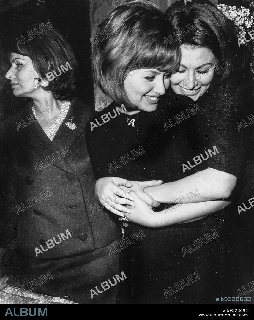 Sophia Loren With Her Sister Maria And Mother Romilda Villani, 1960.