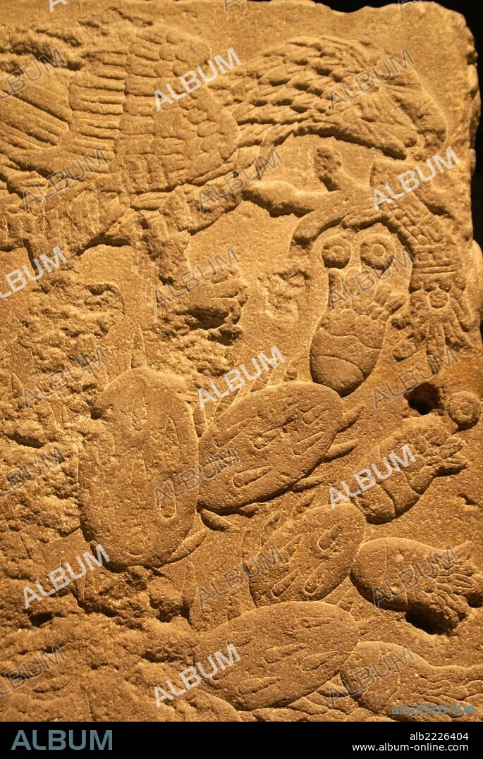 Aguila sobre el nopal,lapida originaria del templo de Huitzilopochtli. Museo Nacional de antropologia. Estado de Mexico D.F. Mexico.