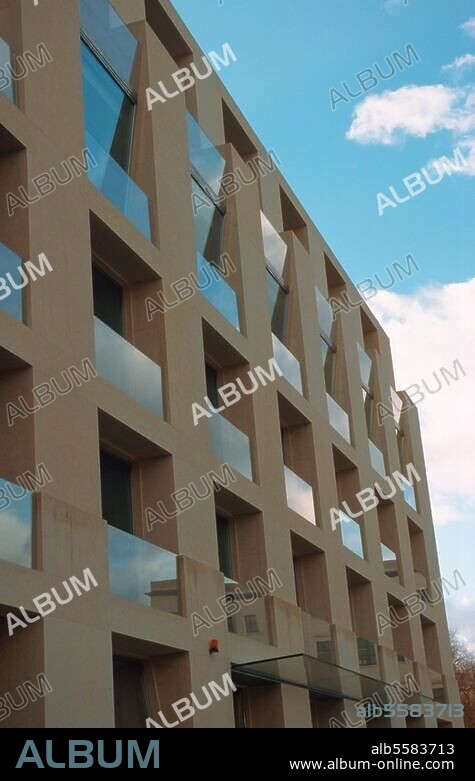 Berlin-Mitte, DZ-Bank, Pariser Platz 3. (Hauptverwaltung der Deutschen Genossenschaftsbank; erb. 1997-99; Arch.: Frank O. Gehry). Außenansicht: Fassade zum Pariser Platz. Foto, Januar 2000.