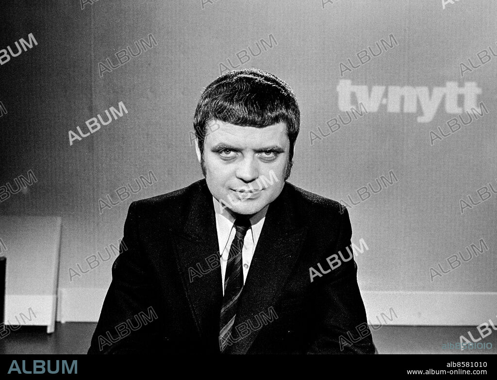 1971-01-20.. Sven Lindahl, reporter och nyhetsuppläsare på Tv-nytt. Foto: Bo-Aje Mellin / RiR / SVT / Kod: 5600. RiR 20055 sv/v neg. Tv-nytt Journalister.
