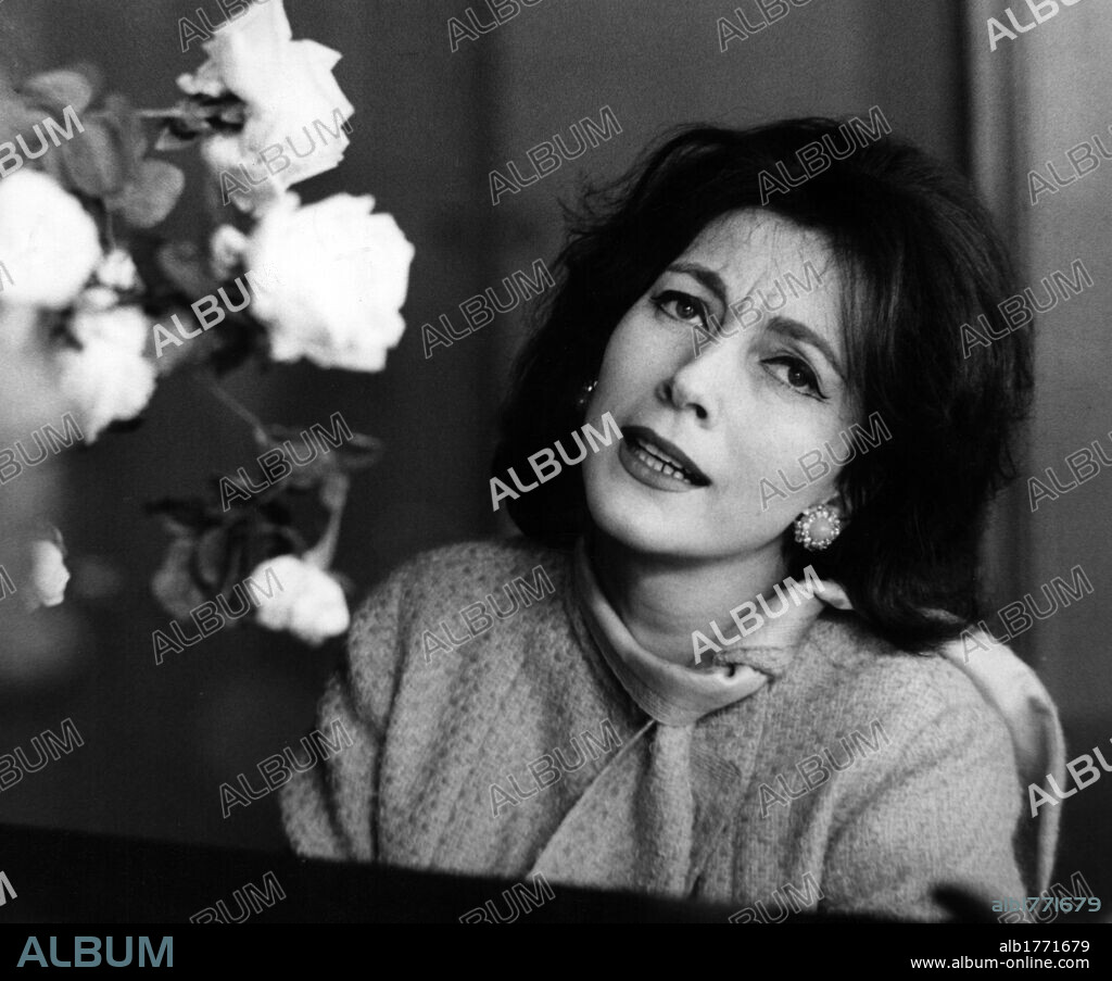 Valentina Cortese at her home. The Italian actress Valentina Cortese sitting in her home. Rome, 1963.