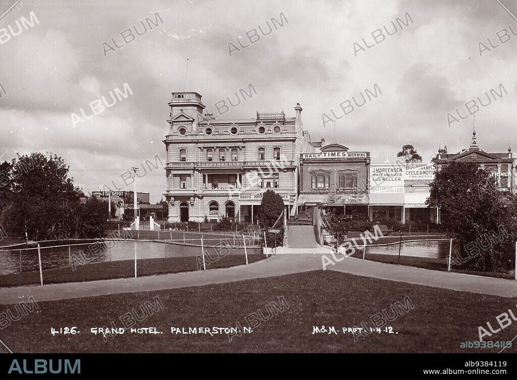 Grand Hotel, Palmerston North, Muir & Moodie studio, photography studio, 1912, Dunedin, photography.