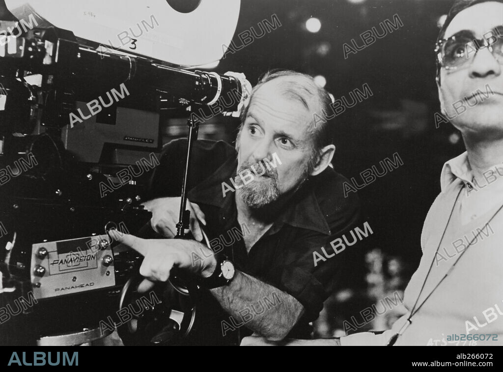 BOB FOSSE en EMPIEZA EL ESPECTÁCULO, 1979 (ALL THAT JAZZ), dirigida por BOB FOSSE. Copyright COL/TCF.