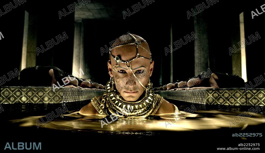RODRIGO SANTORO dans 300: RISE OF AN EMPIRE, 2014, réalisé par NOAM MURRO. Copyright WARNER BROS PICTURES.