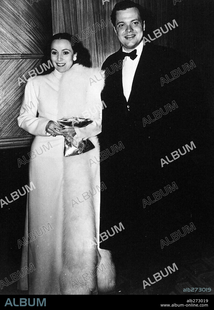 DOLORES DEL RIO and ORSON WELLES.