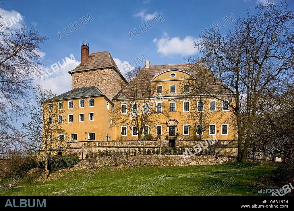 Bieberstein Castle in the district of Freiberg in Saxony, built on a rock above the picturesque Bobritzsch Valley, has its origins in the 13th century. Today's main building is one of the earliest baroque buildings in Saxony. Bieberstein is located in a rural setting, nestled between woods and meadows.