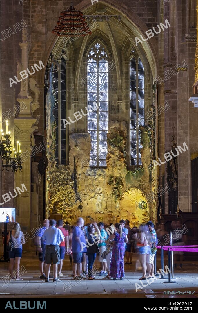 MIQUEL BARCELÓ. Capilla del Santísimo, intervención del artista mallorquín Miquel Barceló, Catedral de Mallorca, La Seu, siglo XIII. gótico levantino, palma, Mallorca, balearic islands, Spain.