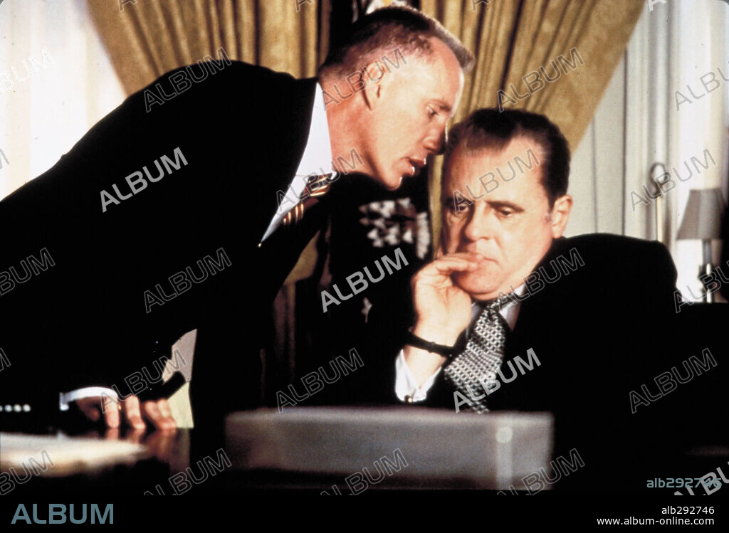 ANTHONY HOPKINS and JAMES WOODS in NIXON, 1995, directed by OLIVER STONE.