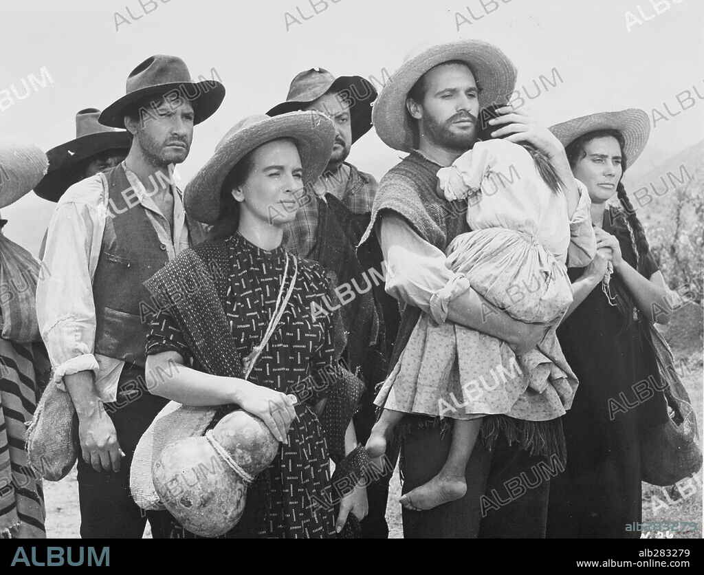 FRANCISCO RABAL, IGNACIO LOPEZ TARSO and MARGA LOPEZ in NAZARIN, 1959, directed by LUIS BUÑUEL. Copyright PRODUCCIONES BARBACHANO PONCE.