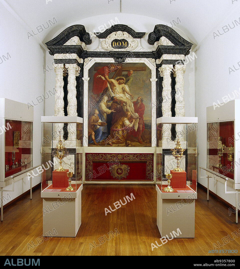 Altar of the Roman Catholic Church in Rijsbergen, Principal entablature of an altar of oak with an open center field, corseted side walls and a broken pediment as a crown. The frame of the open central section is formed by two pilasters with candelabra ornamentation, which carry a five-sided architrave (egg frame) with shell motif in the center and cherubs in the swags. The sidewalls are constructed as follows: on a pilaster with simply profiled flat panels rest on a 21cm high square plinth two low rectangular plinths, on each of which a pilaster with in front a twisted column with composite capitals. The drums of the shaft are alternately fluted and decorated with rank ornament, in which putti are inserted. The entablature consists of profiled cover and rank frieze, in which a cherub, on the cantilever; and to crown the whole a broken pediment with a cartouche and a cherub filling the center field. Originating from the R.K. church at Rijsbergen., maker: anonymous, Zuid-Nederland, c. 1625 - c. 1650, wood (plant material), oak (wood), height 529.0 cm × width 451.0 cm.