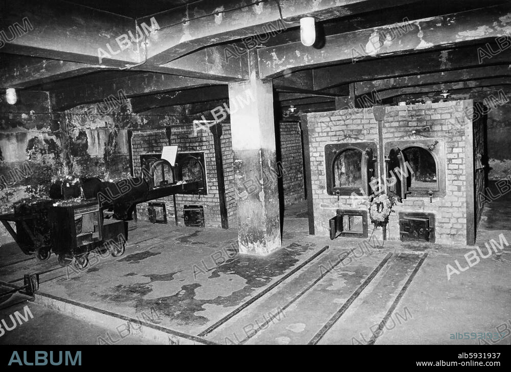 Auschwitz, poln. Oswiecim (Polen), Konzentrationslager. Krematorium mit Verbrennungsöfen. Foto, 1986.