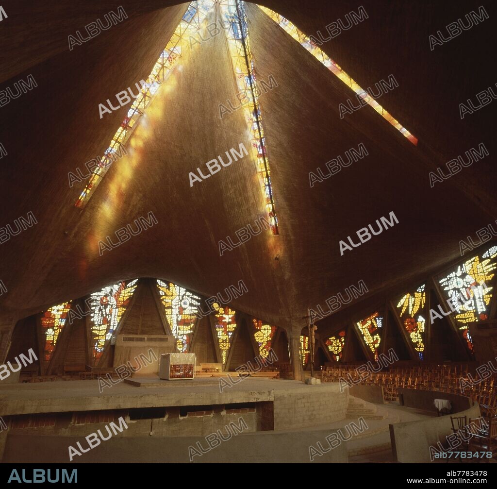 FELIX CANDELA (1910-1997). IGLESIA NUESTRA SEÑORA DE GUADALUPE - INTERIOR AÑOS 70.