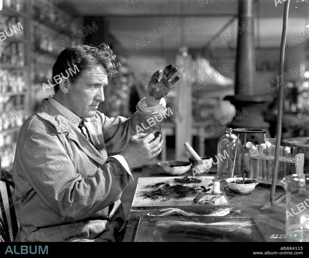 THOMAS ALVA EDISON y TRACY SPENCER. SPENCER TRACY en EDISON, EL HOMBRE, 1940 (EDISON, THE MAN), dirigida por CLARENCE BROWN. Copyright M.G.M.