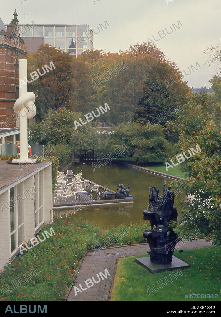 AUTOR LIBRE 01307. MUSEO STEDELIJK - MUSEO DE ARTE MODERNO - FOTO AÑOS 70.