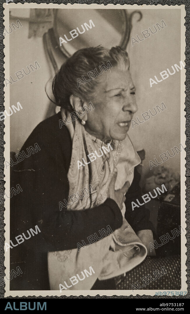 Seville, December 1945. Interview with the dancer Juana la Macarrona.