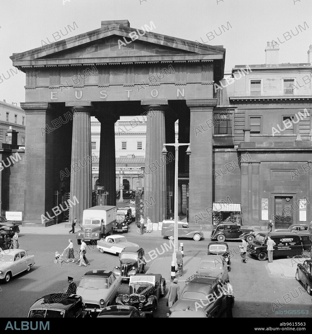 ERIC DE MARé. Euston Arch, Euston Station, Euston Road, Camden, London, 1960. Traffic in front of the Euston Arch. The arch was designed by Philip Hardwick in 1837 as part of a screen and portico around the station forecourt. It was demolished in 1963.