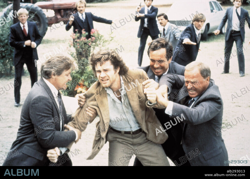 DAVID KEITH in FIRESTARTER, 1984, directed by MARK L. LESTER. Copyright DE LAURENTIS/PARAMOUNT.