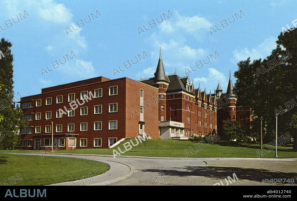 St Vincent's Hospital, St Louis, Missouri, USA, 1960. Vintage postcard showing the exterior of the red brick hospital building. A Catholic hospital built in 1894, St Vincent's treated patients with mental and nervous disorders, as well as certain cases of alcohol and drug addiction.