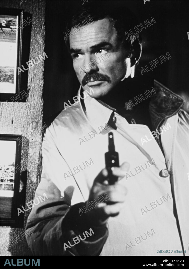 BURT REYNOLDS en CONTRA TODA LEY, 1989 (PHYSICAL EVIDENCE), dirigida por MICHAEL CRICHTON. Copyright COLUMBIA PICTURES.