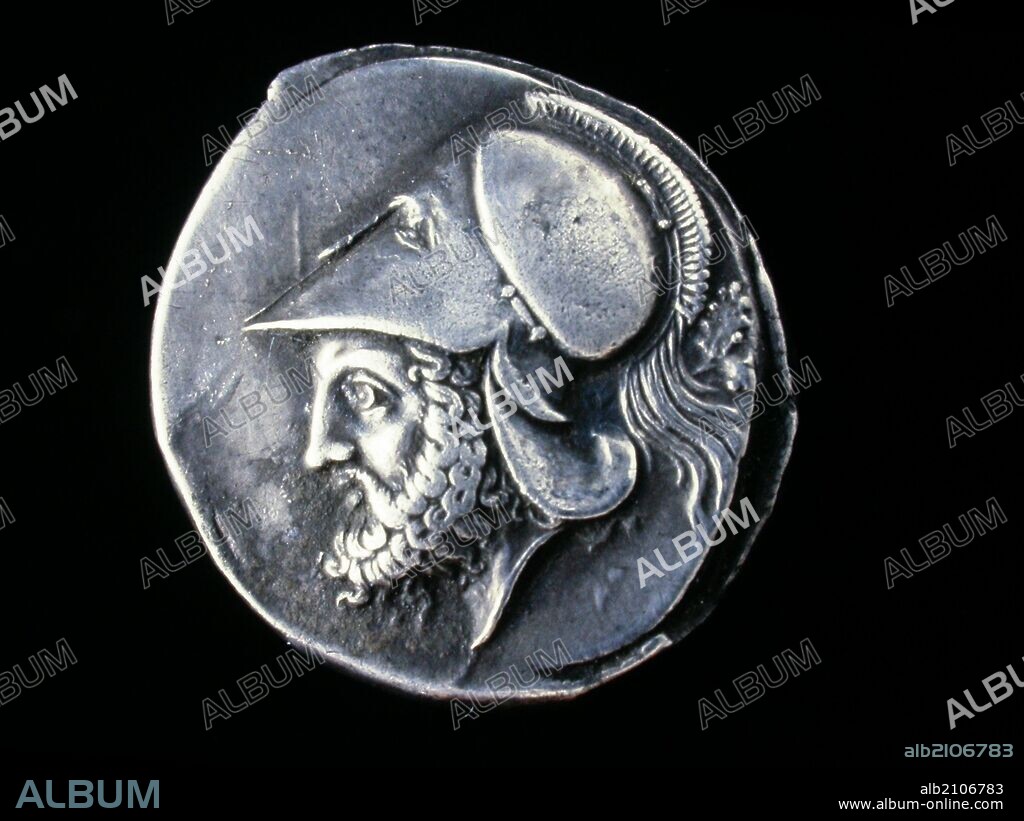 NUMISMATICA. MONEDA REPUBLICA ROMANA. DIDRACMA DE PLATA. ANVERSO. CABEZA DE MARTE BARBADA A LA IZQUIERDA, CON YELMO (CASCO CORINTIO), DETRAS DE UNA RAMITA DE ROBLE. 280 A.C. (DEPOSITO: MUSEO ARQUEOLOGICO NACIONAL).