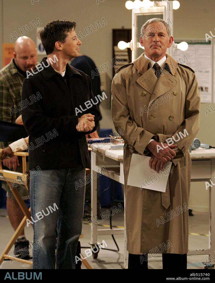 SEAN HAYES and VICTOR GARBER in WILL & GRACE, 1998, directed by JAMES BURROWS. Copyright NBC / HASTON, CHRIS.