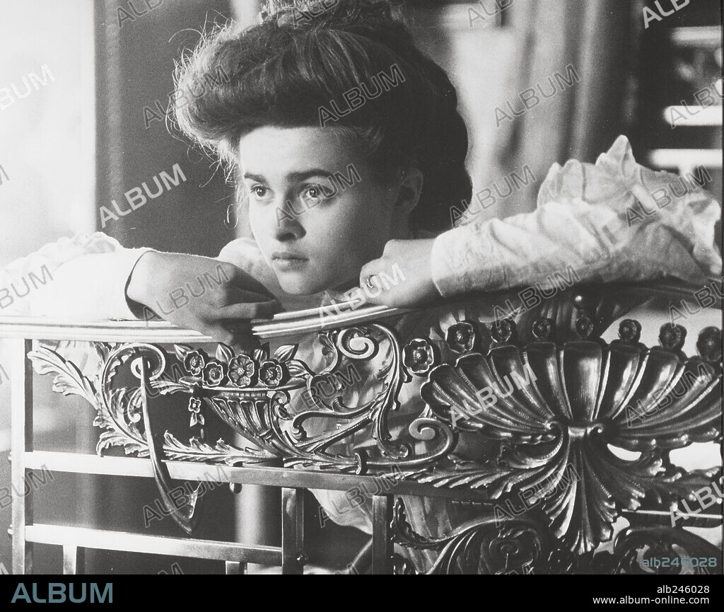 HELENA BONHAM CARTER in A ROOM WITH A VIEW, 1985, directed by JAMES IVORY. Copyright MERCHANT IVORY/GOLDCREST.