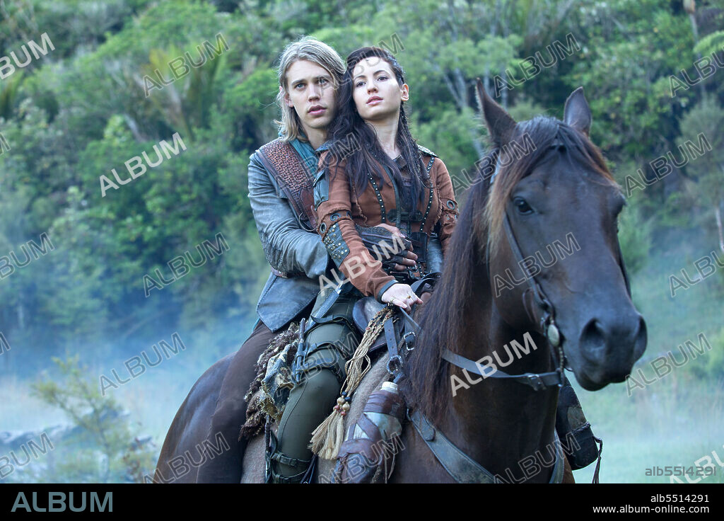AUSTIN BUTLER y IVANA BAQUERO en LAS CRONICAS DE SHANNARA, 2016 (THE SHANNARA CHRONICLES), dirigida por BRAD TURNER y JAMES MARSHALL.