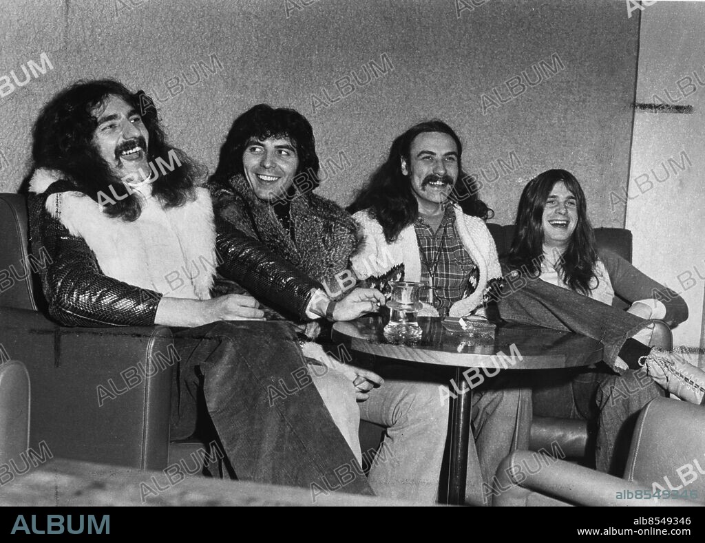 Göteborg 1974-01-12 - Popgruppen Black Sabbath har presskonferens - Tony Iommi, Bill Ward, Geezer Butler samt John Osbourne (numera Ozzy Osbourne) *** Local Caption *** Krep. BROR AUGUSTSSON.