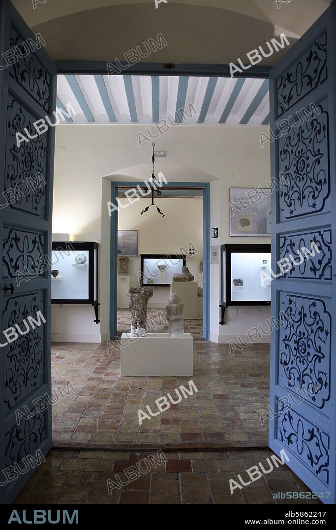 Cehegín; Museo de Arqueología; sala ibéro - árabe en interior del Palacio de los Fajardo (siglo XVIII).