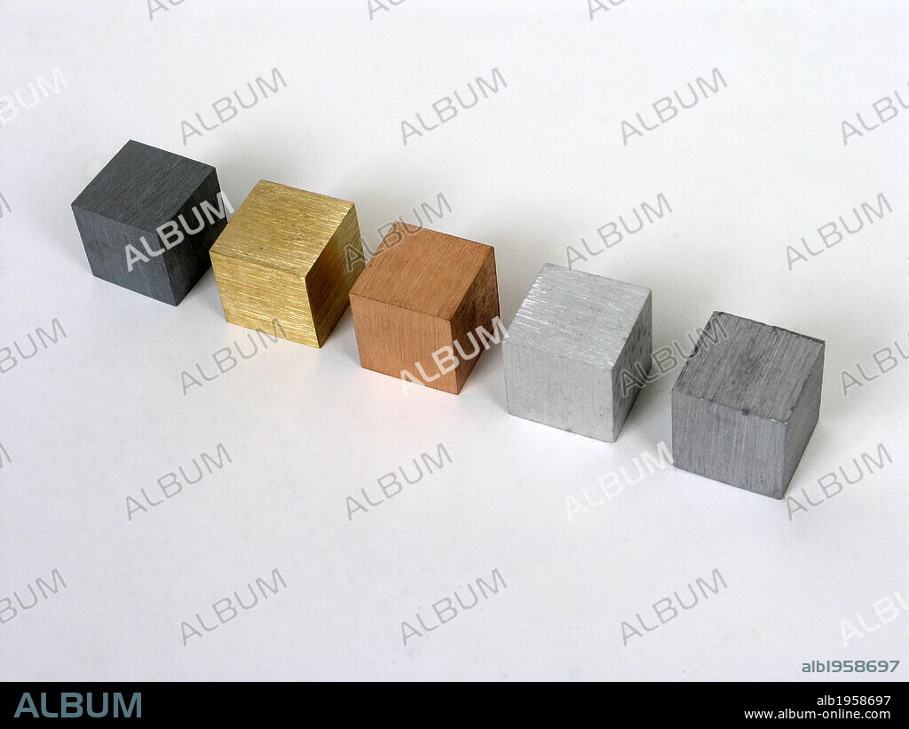 DISTINTOS METALES. CUBOS DE PLOMO, LATON, COBRE, ALUMINIO Y HIERRO.