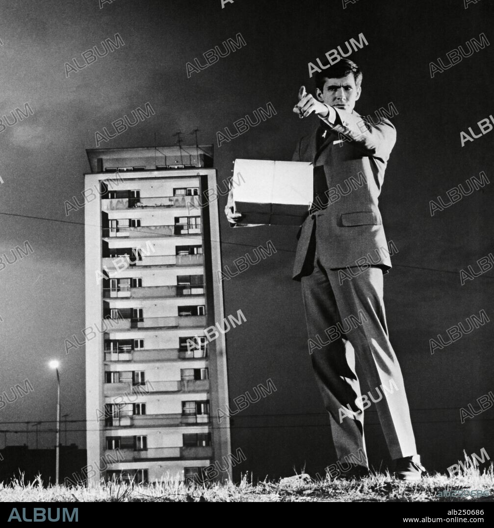 ANTHONY PERKINS en EL PROCESO, 1962 (LE PROCES), dirigida por ORSON WELLES. Copyright PARIS EUROPA/FICIT/HISA.