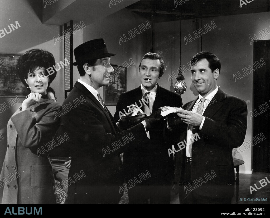ALFREDO LANDA, CONCHA VELASCO y TONY LEBLANC en LOS QUE TOCAN EL PIANO, 1968, dirigida por JAVIER AGUIRRE. Copyright AGATA FILMS.
