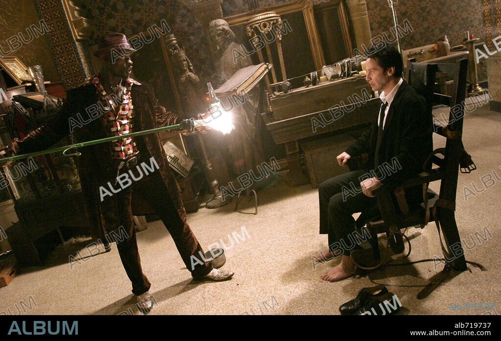 DJIMON HOUNSOU y KEANU REEVES en CONSTANTINE, 2005, dirigida por FRANCIS LAWRENCE. Copyright WARNER BROS. PICTURES.