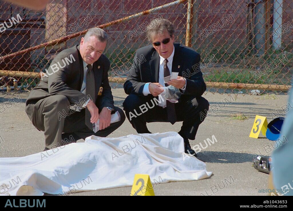 AL PACINO y ROBERT DE NIRO en ASESINATO JUSTO, 2008 (RIGHTEOUS KILL), dirigida por JON AVNET. Copyright MILLENNIUM FILMS/NU IMAGE FILMS/EMMETT/FURLA FILMS/ REGAN, KEN.