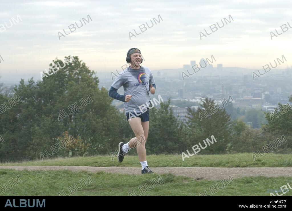 SIMON PEGG in RUN FATBOY RUN, 2007, directed by DAVID SCHWIMMER. Copyright ENTERTAINMENT FILMS/ MATERIAL ENTERTAINMENT.