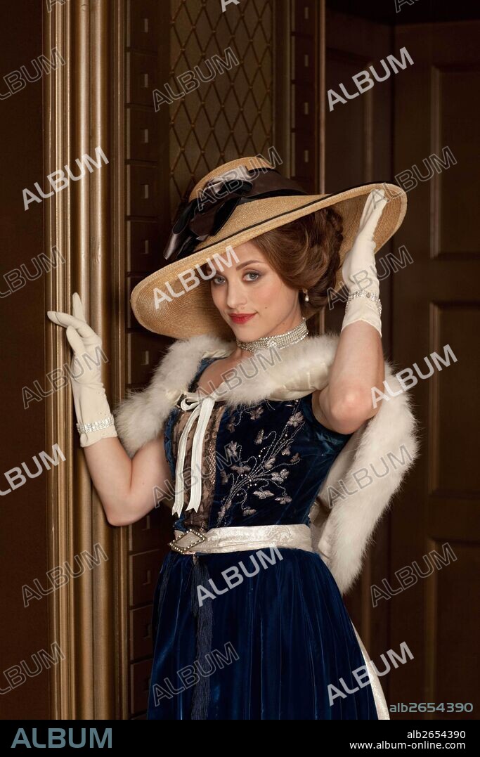 ZOE TAPPER in MR. SELFRIDGE, 2013, directed by ANDREW DAVIES. Copyright ITV STUDIOS.