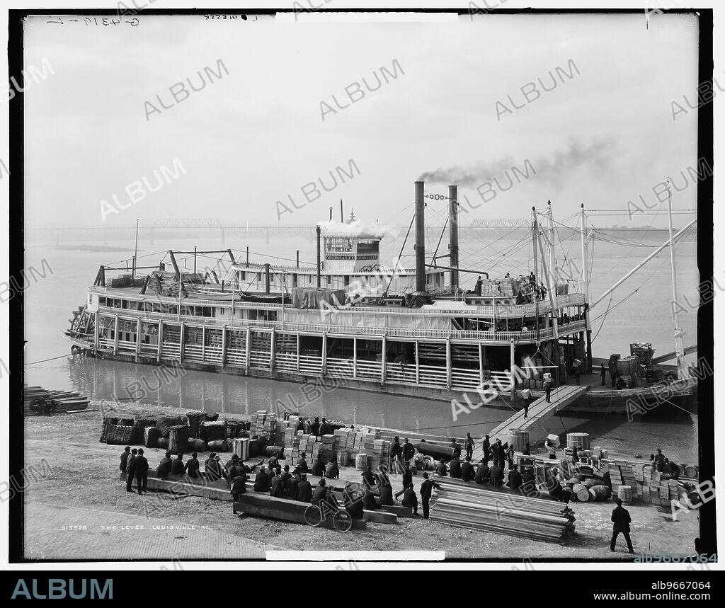 The Levee, Louisville, Ky., between 1900 and 1907.