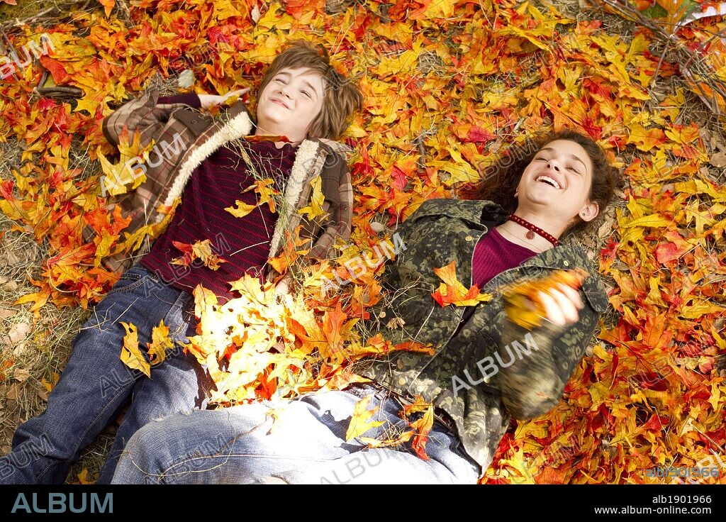 C. J. ADAMS et ODEYA RUSH dans THE ODD LIFE OF TIMOTHY GREEN, 2012, réalisé par PETER HEDGES. Copyright WALT DISNEY PICTURES.