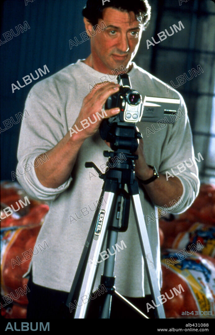 SYLVESTER STALLONE en EL PROTECTOR, 2002 (AVENGING ANGELO), dirigida por MARTYN BURKE. Copyright DANTE ENTERTAINMENT/QUINTA COMMUNICATIONS/LIONWEED.