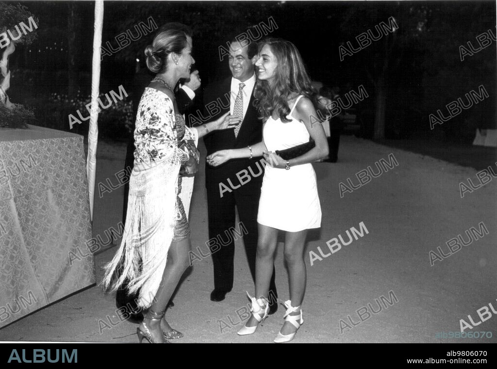20 julio 1992. Boda de Luis Cobos y Ángel (Angelica Fisher). En la Imagen, José bono y Señora con la Hija de Luis Cobos, carolina.